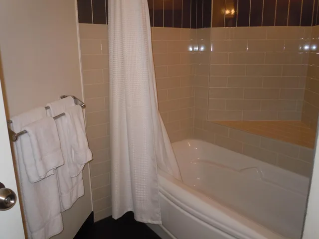 Standard, Queen Bed, Partial View، L Auberge Du Lac St Pierre 4/4