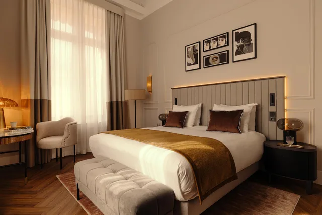 غرفة ديلوكس بسرير كينج وسرير كوين، The Manor Amsterdam 1/2