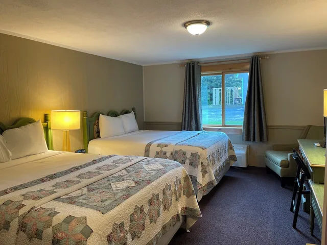 غرفة ديلوكس بسريرين كوين، NORTHERN LIGHTS LODGE 1/9