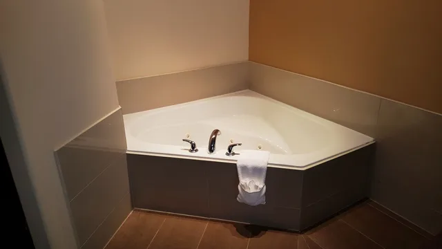 غرفة قياسية بسريرين كوين بجاكوزي، Quality Inn Airport Dieppe 9/9