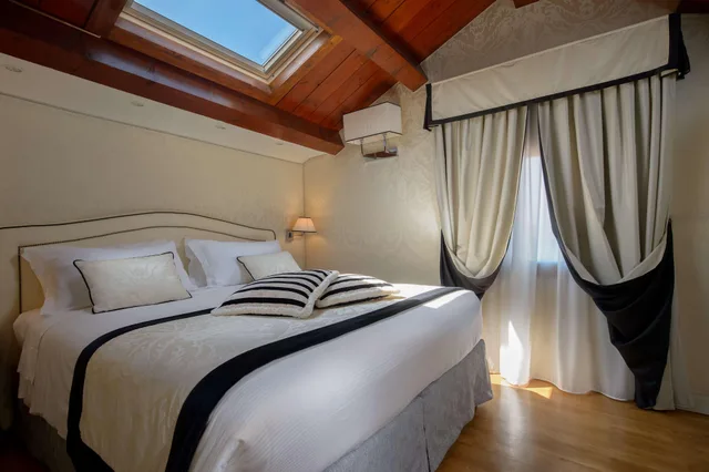 غرفة بسرير كوين، Hotel Olimpia Venice, BW Signature Collection 1/5
