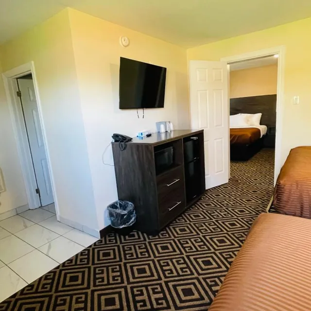 جناح عائلي، The Universal Inn And Suites 5/6