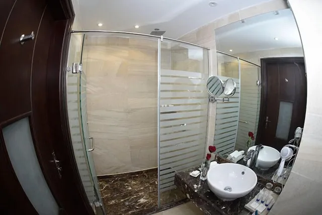 غرفة قياسية بسرير كينج بإطلالة على المسبح، Grand Ocean Hotel And Resort 3/4