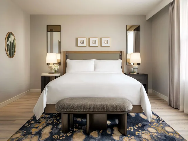 Fairmont, King Bed, City View، Fairmont Breakers Long Beach 3/7