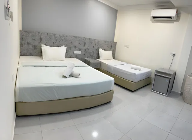غرفة ثلاثية، Dlima Beach Inn 2/2