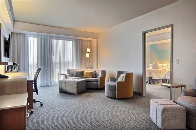 جناح بسريرين كوين بغرفة نوم واحدة مع أريكة لذوي الإعاقة، Courtyard Quebec City 2/2