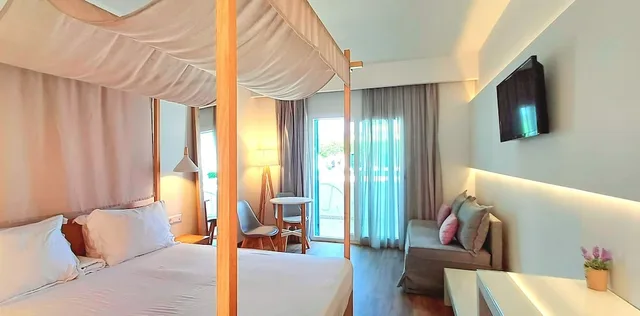 Deluxe, Studio, Queen Bed, SUNRISE VILLAGE 1/10