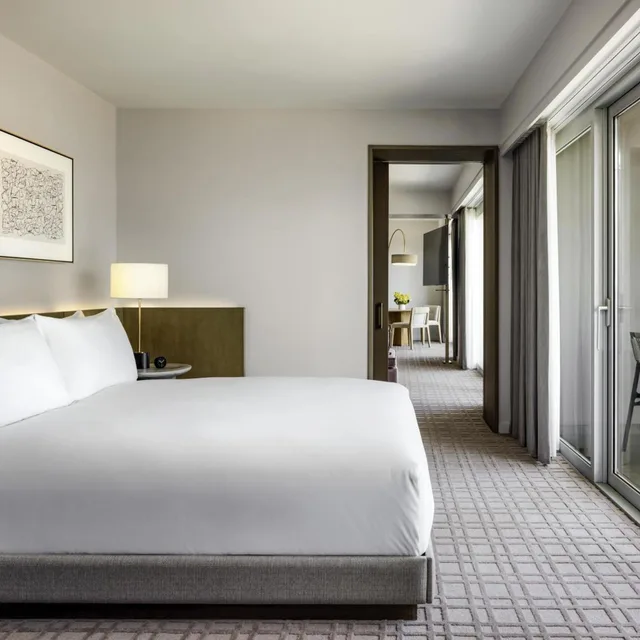 1 Bedroom, Signature, Suite, King Bed, Sofa, 3 Balconies, Corner، Fairmont Century Plaza Los Angeles 1/7