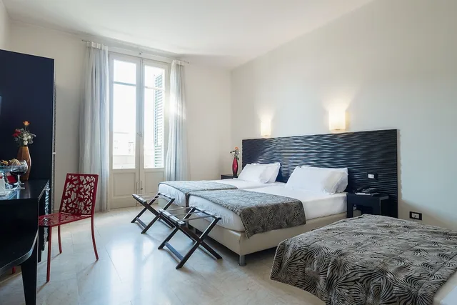 غرفة قياسية ثلاثية بسرير كينج، Hotel Garibaldi 1/3