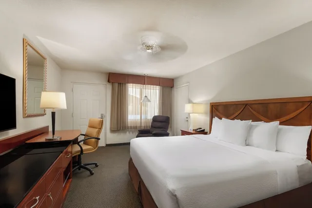 غرفة بسرير كينج لذوي الإعاقة لغير المدخنين، Historic Coronado Motor Hotel by OYO 6/10
