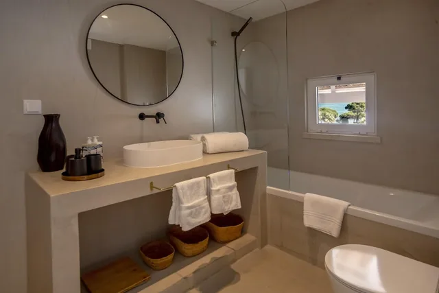 2 Bedrooms, Suite, King and Twin Beds, Pool View, Sofa, Courtyard Area، Villas D Agua 5/9