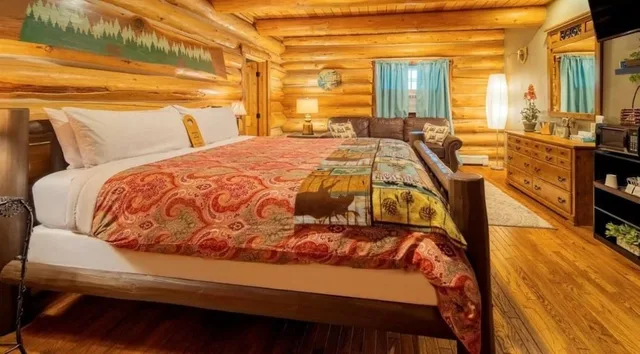غرفة بسرير كينج مع أريكة، Dodge Peak Lodge By Magnuson Worldwide 2/5