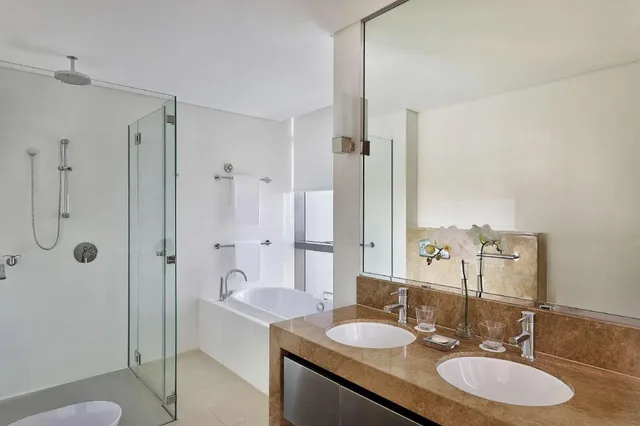 شقة بسرير كينج أو كوين بإطلالة على البحر بغرفتي نوم، Conrad Abu Dhabi Etihad Towers 4/4