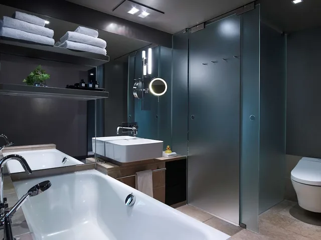 غرفة فاخرة بسريرين منفصلين، Sofitel Munich Bayerpost 8/10