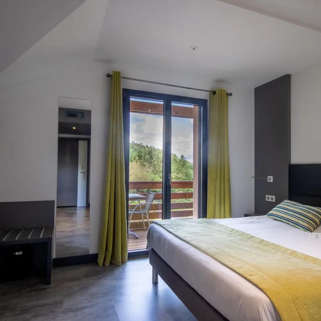 غرفة بسرير مزدوج، HOTEL-RESTAURANT LE REGAL 1/7