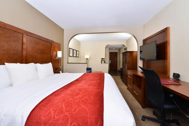 جناح بسرير كينج بجاكوزي، Comfort Suites University - Research Park 2/9