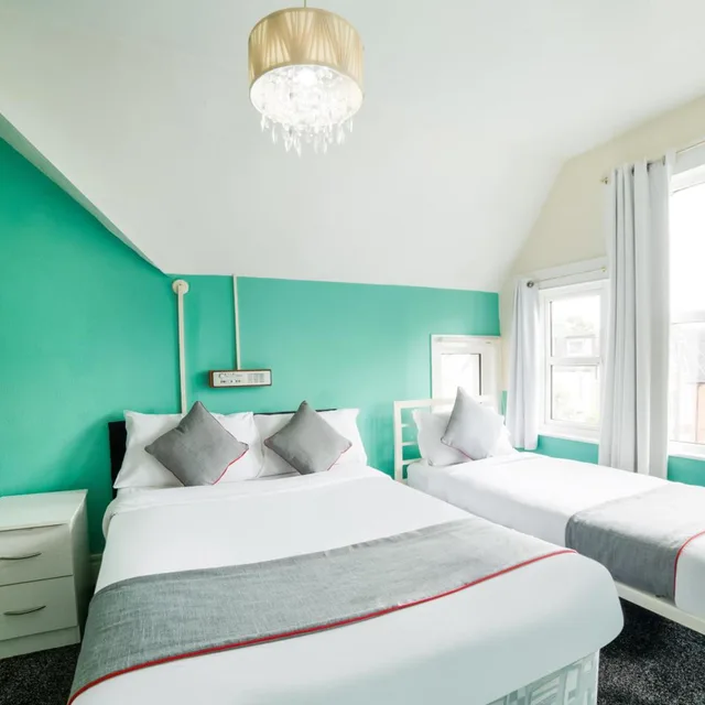 غرفة ديلوكس ثلاثية، Devine Beach Hotel, Westcliff Southend-On-Sea 1/10