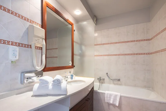 استوديو بسريرين منفصلين بإطلالة على المسبح، Zenitude Hotel-Residences Le Cannet 7/10