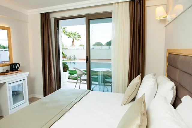 غرفة بسرير مزدوج بإطلالة على المسبح، As Hotel Cesme 2/3
