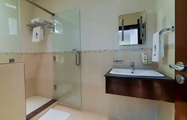 Family Suite, 2 Queen and Twin Beds, Tanzanite Executive Suites 7/7