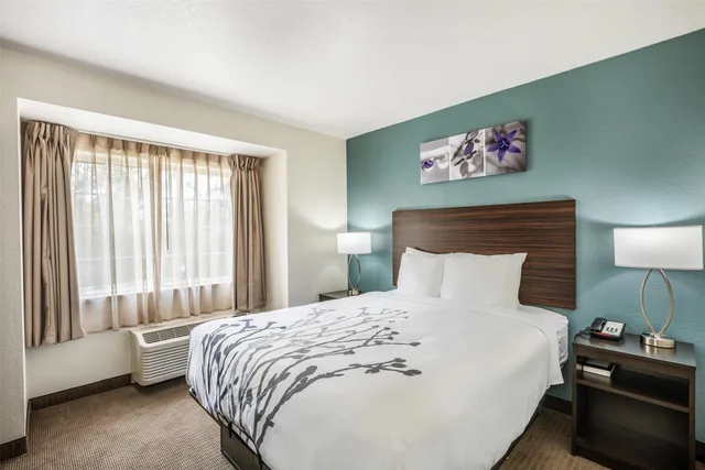 غرفة بسرير كوين، Sleep Inn & Suites Tallahassee - Capitol 2/6