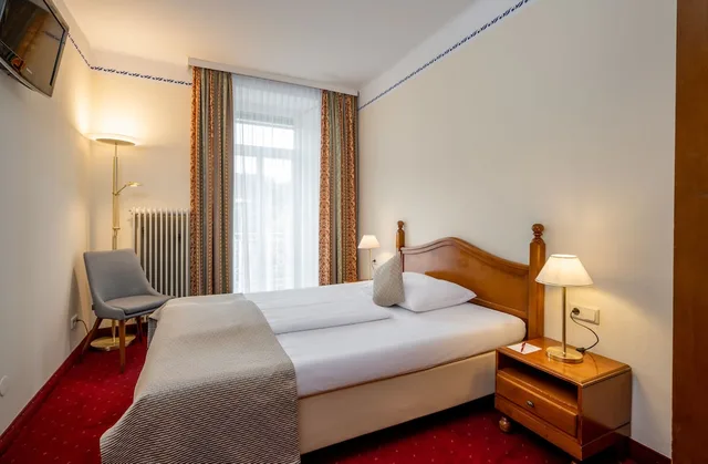 غرفة كلاسيكية بسرير كوين، Am Mirabellplatz Hotel 1/3