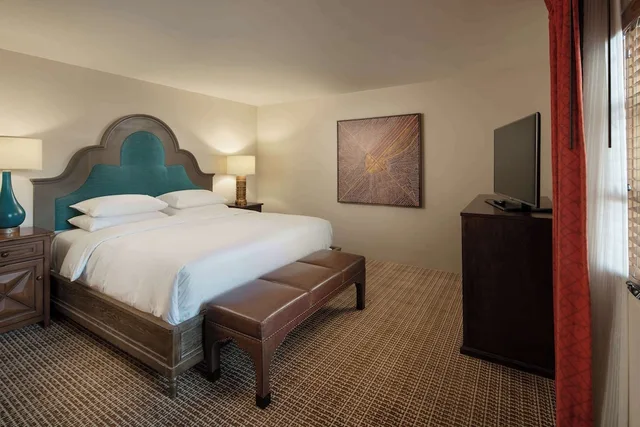جناح جونيور بسرير كينج مع أريكة، Royal Palms Resort And Spa In the Unbound Collection By Hyatt Formerly Royal Palms Resort And Spa 4/10
