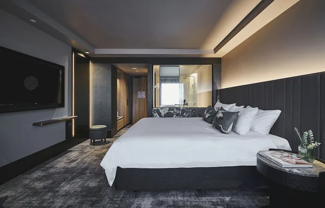 Deluxe, Executive, King Bed, Club Lounge Access, High Floor, Pullman East Melbourne 6/10