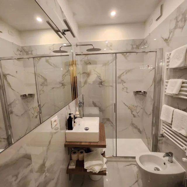 غرفة بسرير مزدوج بشرفة، Villa Edera 8/8