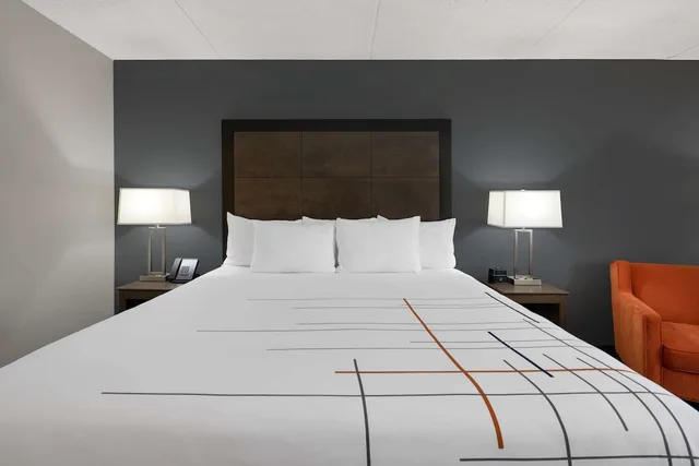 غرفة بسرير كينج لذوي الإعاقة، La Quinta Inn & Suites by Wyndham Atlanta Douglasville 2/7