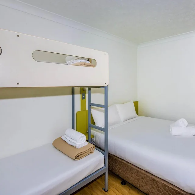 Standard, Queen Bed, Sofa, IBIS BUDGET BRISBANE AIRPORT 3/7