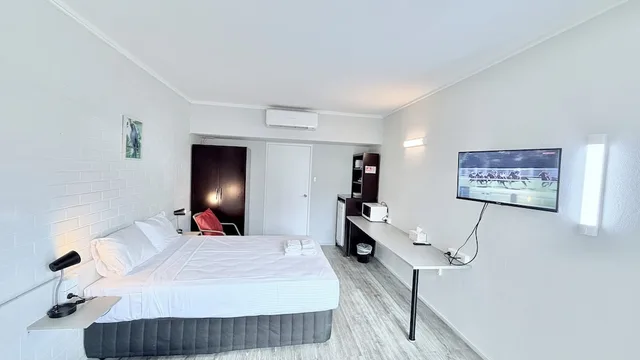 Deluxe, Double Bed, TROPICAL GATEWAY MOTOR INN 1/5