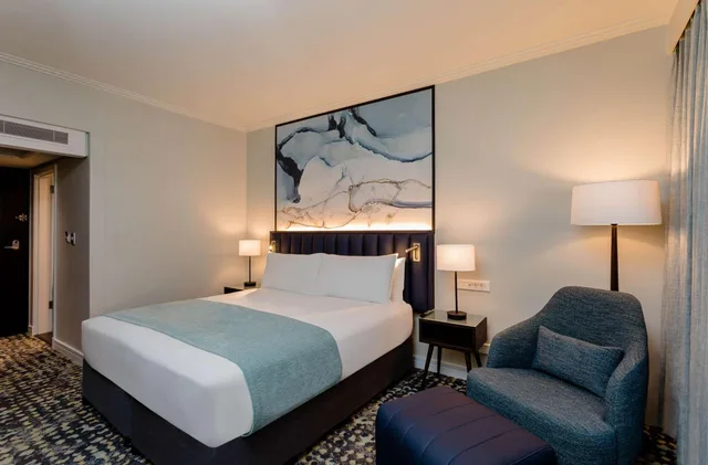 غرفة بسرير كينج، Southern Sun Rosebank 3/8