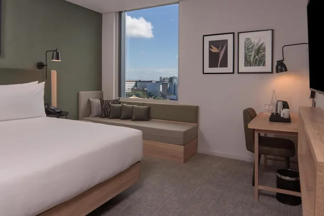 غرفة أساسية بسرير كينج مع أريكة، Hilton Garden Inn Umhlanga Arch 4/9