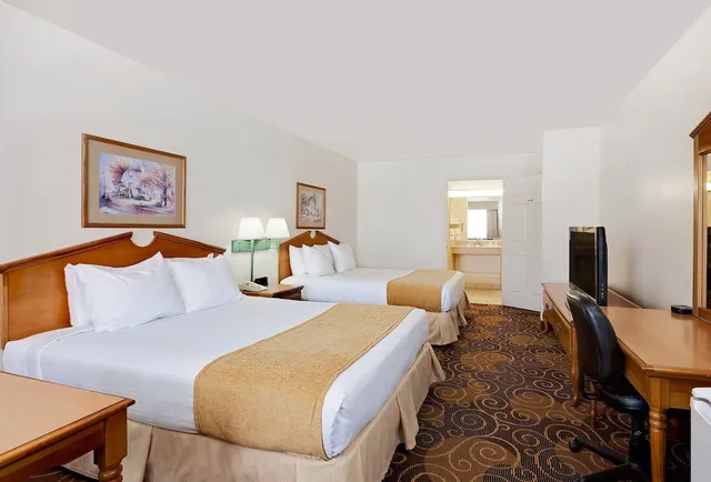 غرفة بسريرين كوين، Days Inn by Wyndham San Angelo 2/8