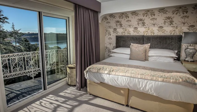 كوخ بسريرين كينج بإطلالة على البحر بـ3 غرف نوم، Chateau Rhianfa 1/4