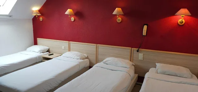 غرفة رباعية، Hotel Corona 4/10