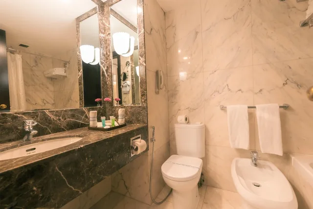 غرفة قياسية بسرير كينج، Golden Tulip Bahrain 8/10
