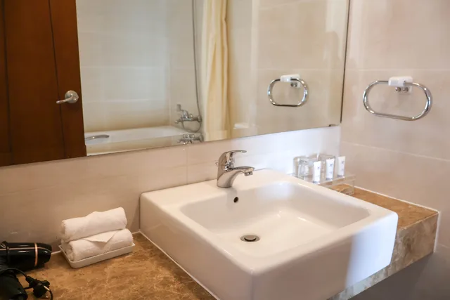 غرفة ديلوكس بسرير كينج بإطلالة على البحر، TTC Hotel - Michelia 9/10