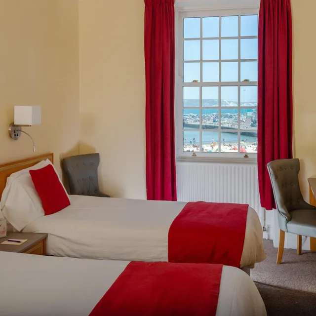 غرفة بسريرين منفصلين بإطلالة على البحر، Hotel Rex 2/6