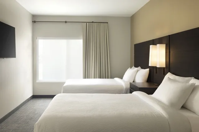 جناح بسريرين كوين بغرفة نوم واحدة مع أريكة لذوي الإعاقة، Residence Inn Jonesboro 1/3