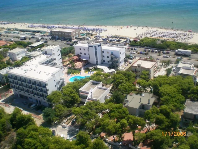 Deluxe, Tichos Greenblu Hotel 1/1