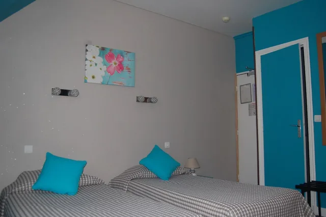 Room, Triple, 1 Double and 1 Single Bed, Hotel Jean Bart 1/5