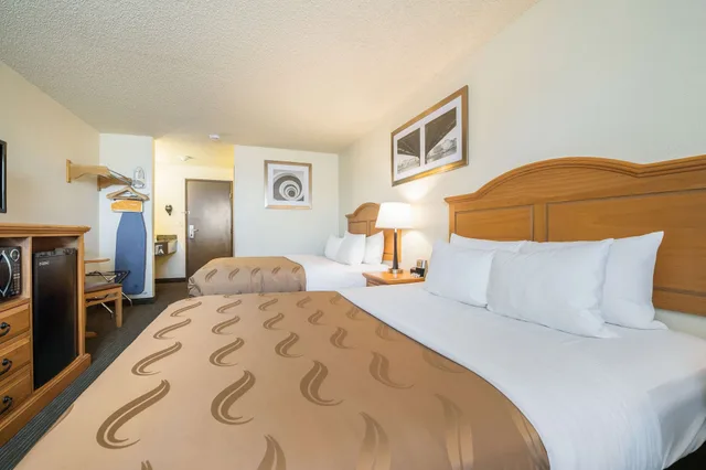 غرفة بسريرين كوين لذوي الإعاقة، Quality Inn & Suites Silverdale Bangor-Keyport 1/9