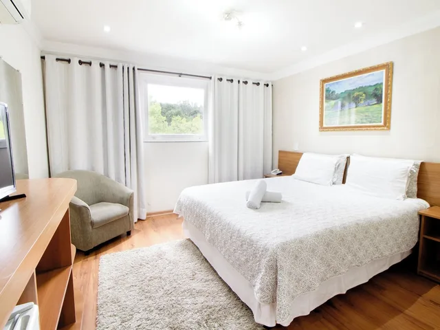 غرفة ديلوكس بسرير كوين، Pousada Chateau do Luar (ex Pousada Villa de Campos) 2/10