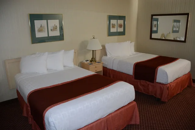 غرفة بسريرين مزدوجين، Travelodge by Wyndham Lethbridge 1/6