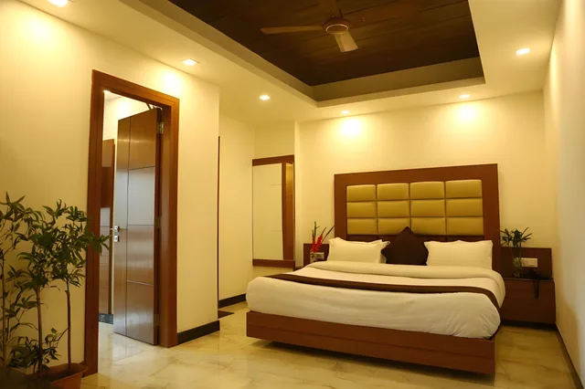 جناح كلوب بسرير كينج مع أريكة، Oyo Rooms Mussoorie Library 1/2