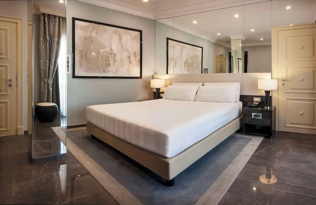 Suite, King Bed, Terrace, Radisson Blu Ghr Hotel Rome 3/8