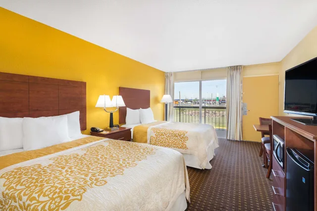غرفة بسريرين مزدوجين للمدخنين، Days Inn by Wyndham Wildwood I-75 1/9