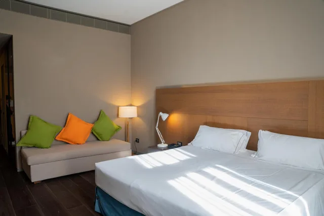 جناح جونيور، Grand Hotel Billia 3/10